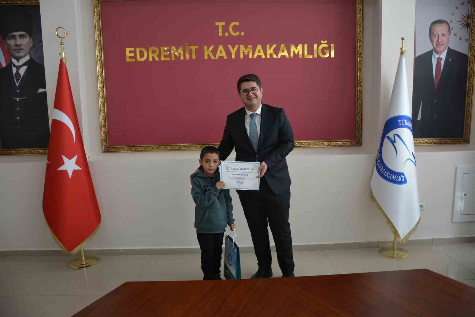 Süphan İlkokulu öğrencisi ‘Kitap Van’ projesinde ilçe birincisi oldu
Süphan İlkokulu öğrencisi ‘Kitap Van’ projesinde ilçe birincisi oldu