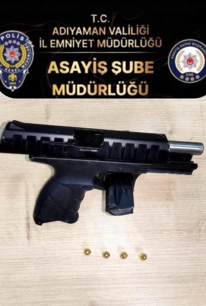 Şüpheli otomobilde ruhsatsız tabanca ele geçirildi
