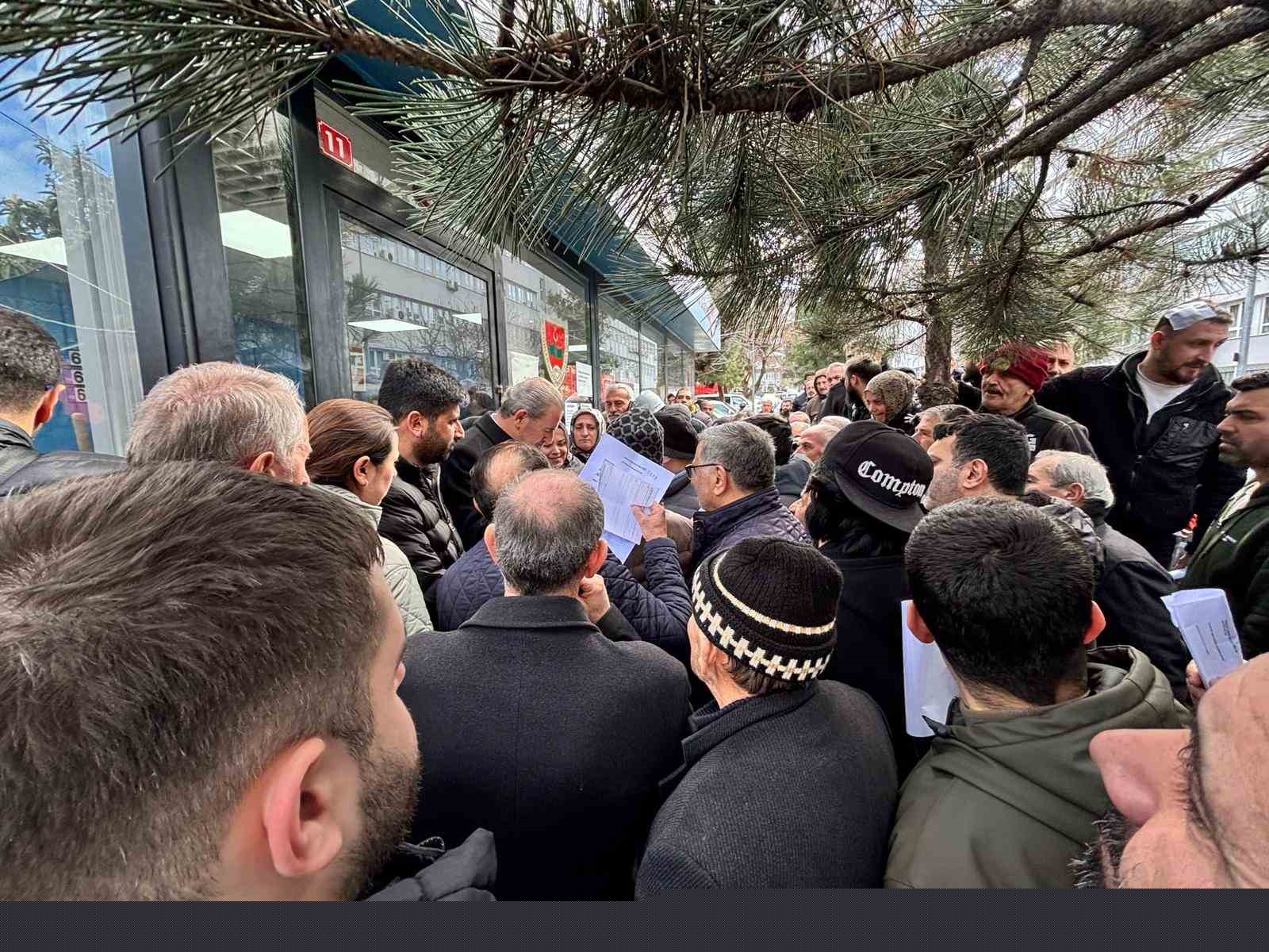 Süre uzatıldı ama yoğunluk bitmedi: Trabzon’da 10 bin adet APP plaka değiştirildi
