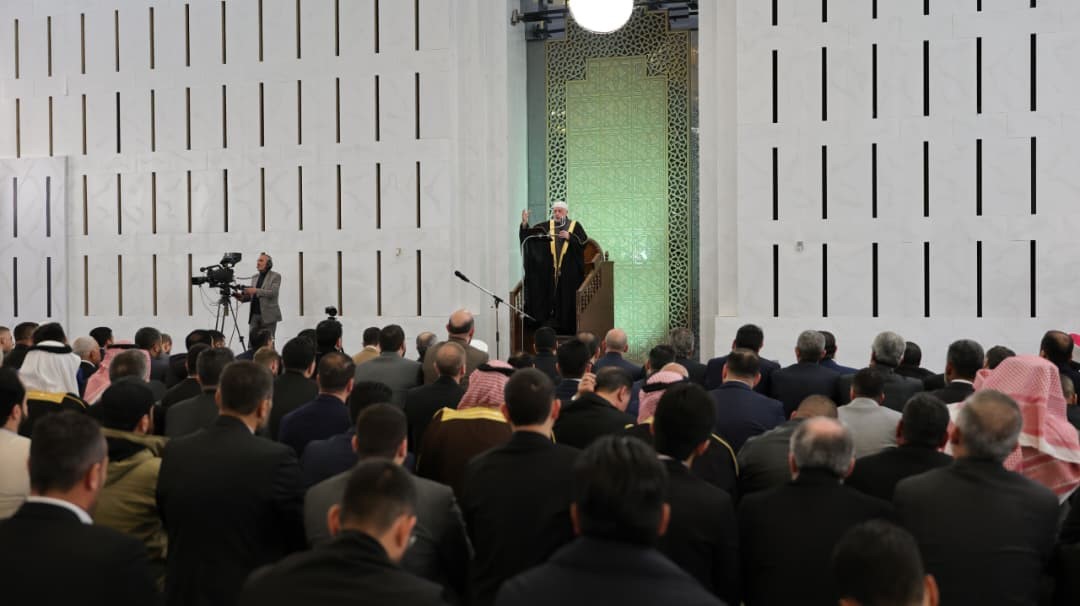 Suriye Devlet Başkanı Başkan eş-Şara, bayram namazını Halk Sarayı’nda kıldı
