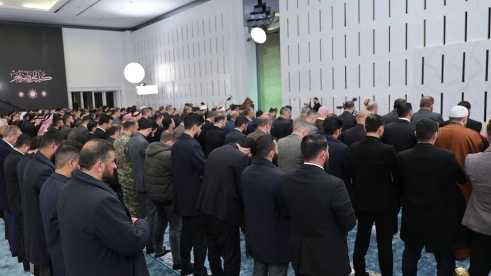 Suriye Devlet Başkanı Başkan eş-Şara, bayram namazını Halk Sarayı’nda kıldı
