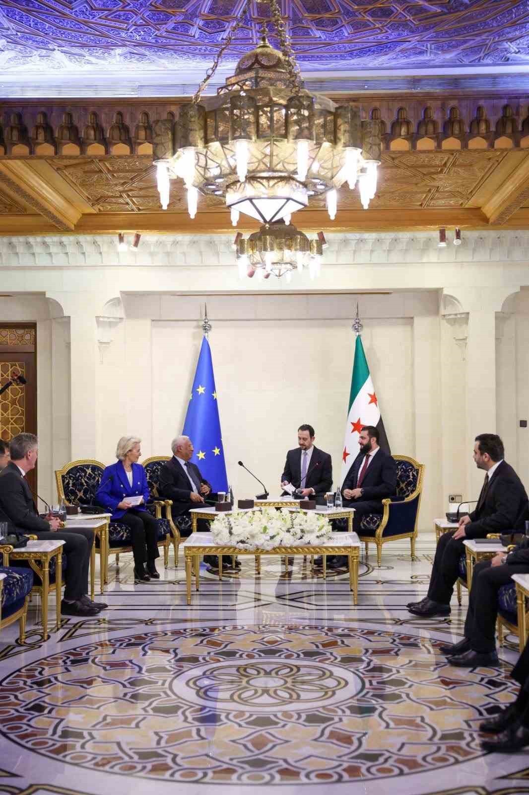 Suriye Devlet Başkanı eş-Şara ile AB liderinden ilk görüşme
Suriye Devlet Başkanı eş-Şara ile AB liderinden ilk görüşme