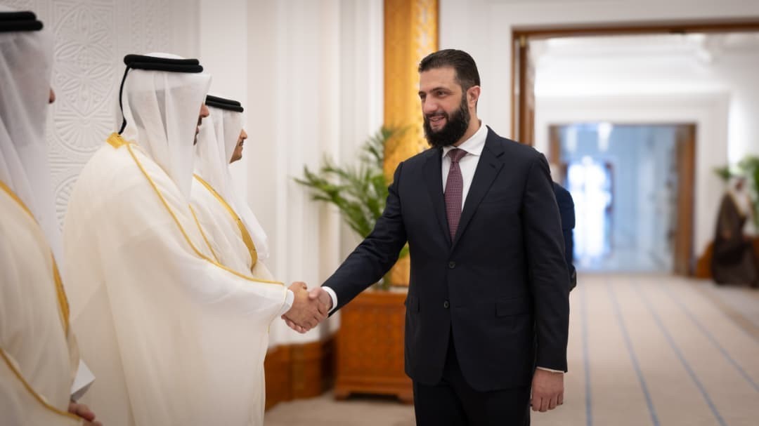 Suriye Devlet Başkanı eş-Şara, Katar Emiri al-Thani ile görüştü
