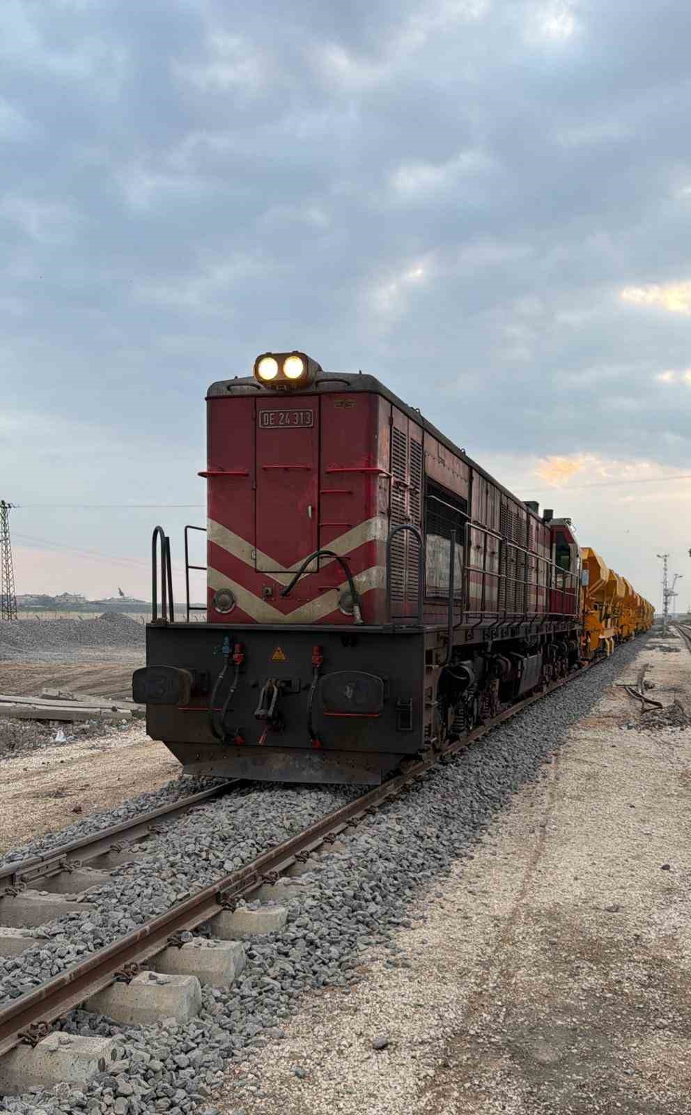 Suriye sınırındaki 350 kilometrelik hat tren trafiğine açıldı
Suriye sınırındaki 350 kilometrelik hat tren trafiğine açıldı