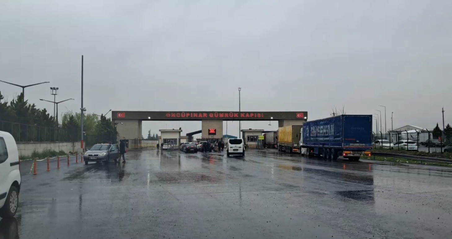 Suriyelilerin gönüllü geri dönüşü bayram öncesi de sürüyor
