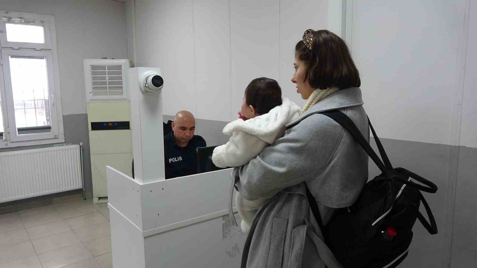 Suriyelilerin gönüllü geri dönüşü bayram öncesi de sürüyor
