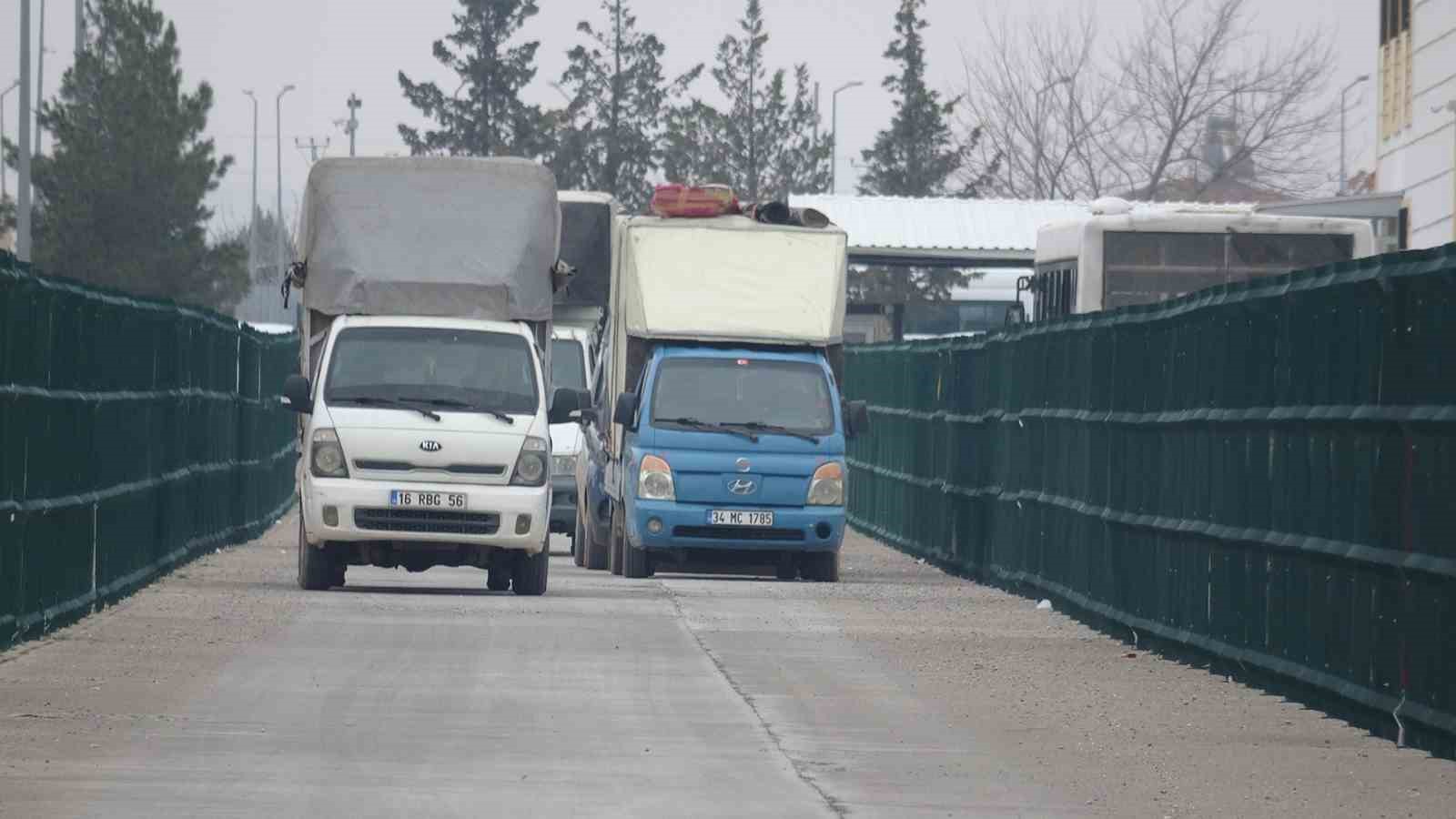 Suriyelilerin gönüllü geri dönüşü sürüyor
