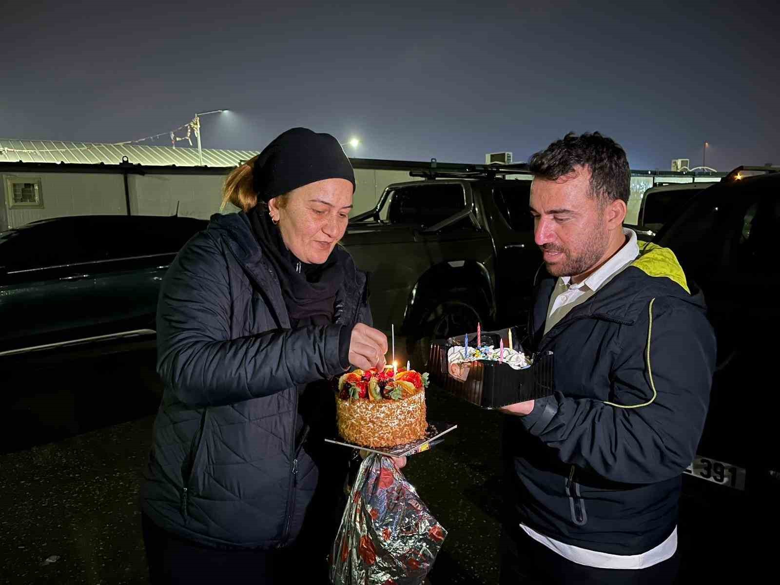 Sürpriz doğum günüyle yüzü gülen Alya’nın dileği yürekleri ısıttı
