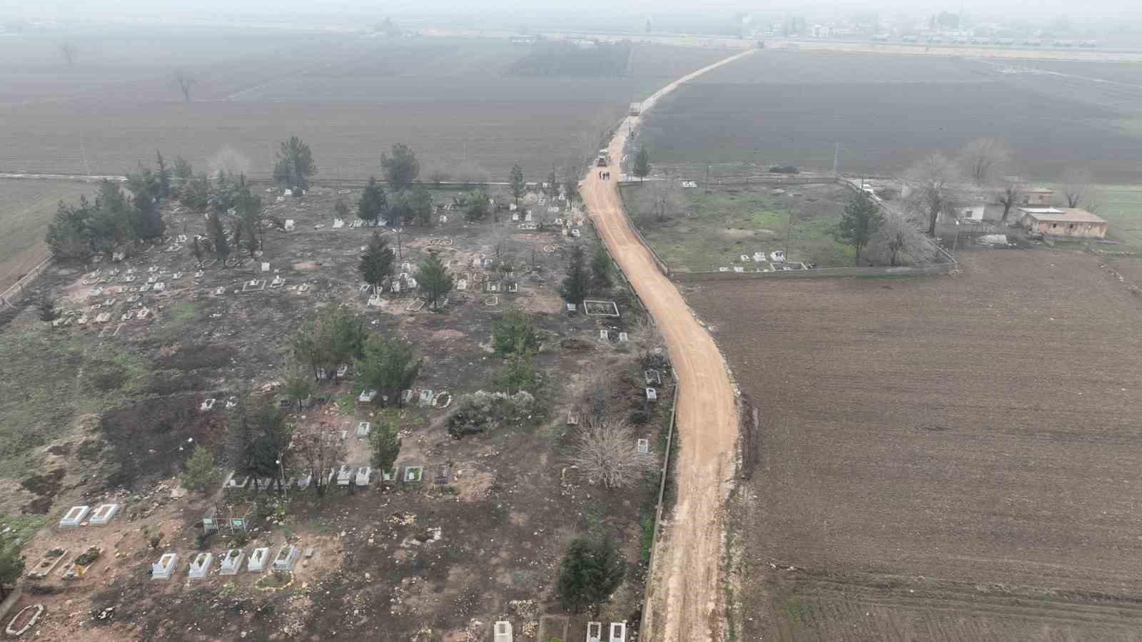 Suruç’ta mezarlık yolunda çalışmalar başladı
Suruç’ta mezarlık yolunda çalışmalar başladı