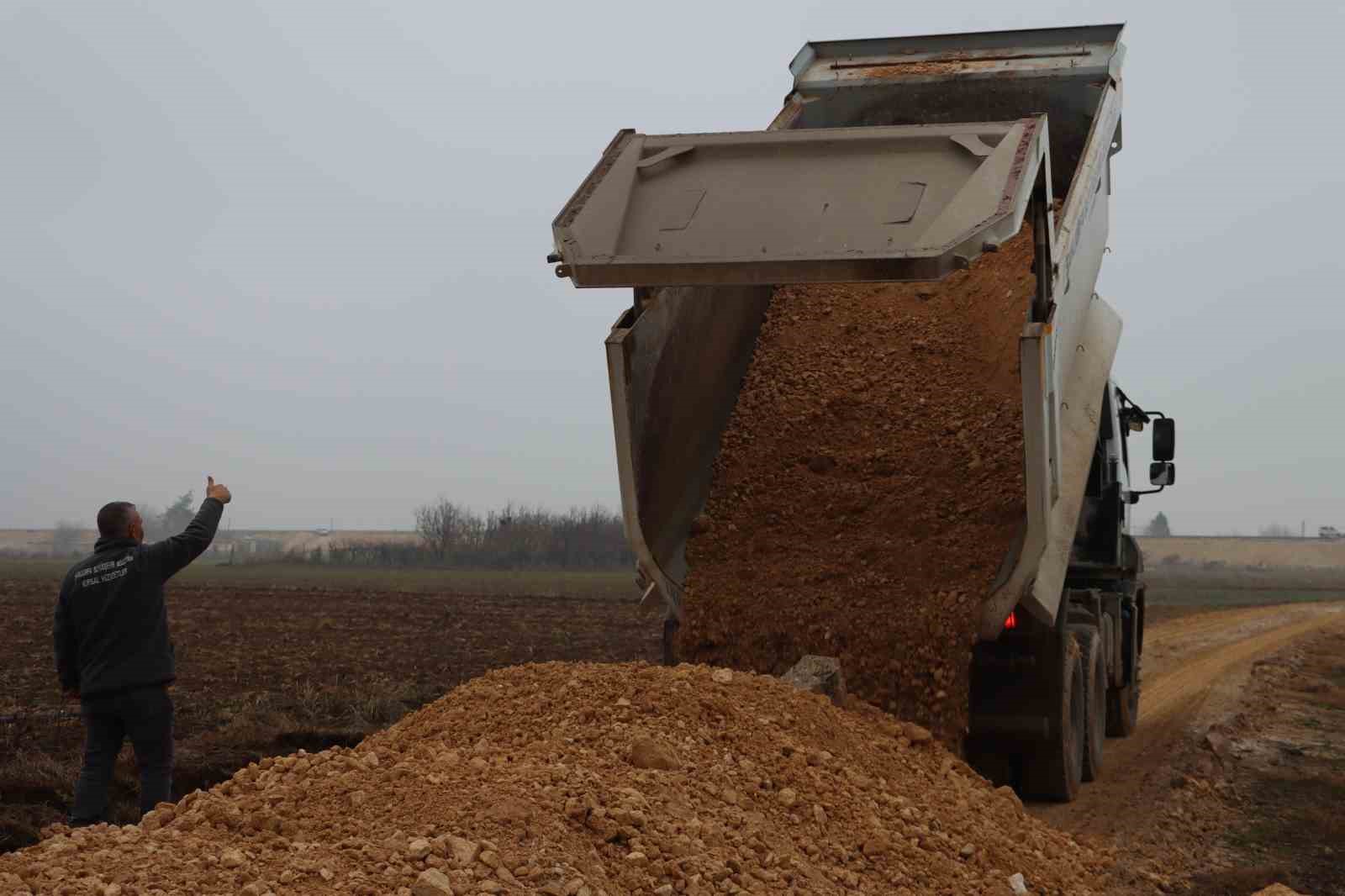 Suruç’ta mezarlık yolunda çalışmalar başladı
Suruç’ta mezarlık yolunda çalışmalar başladı