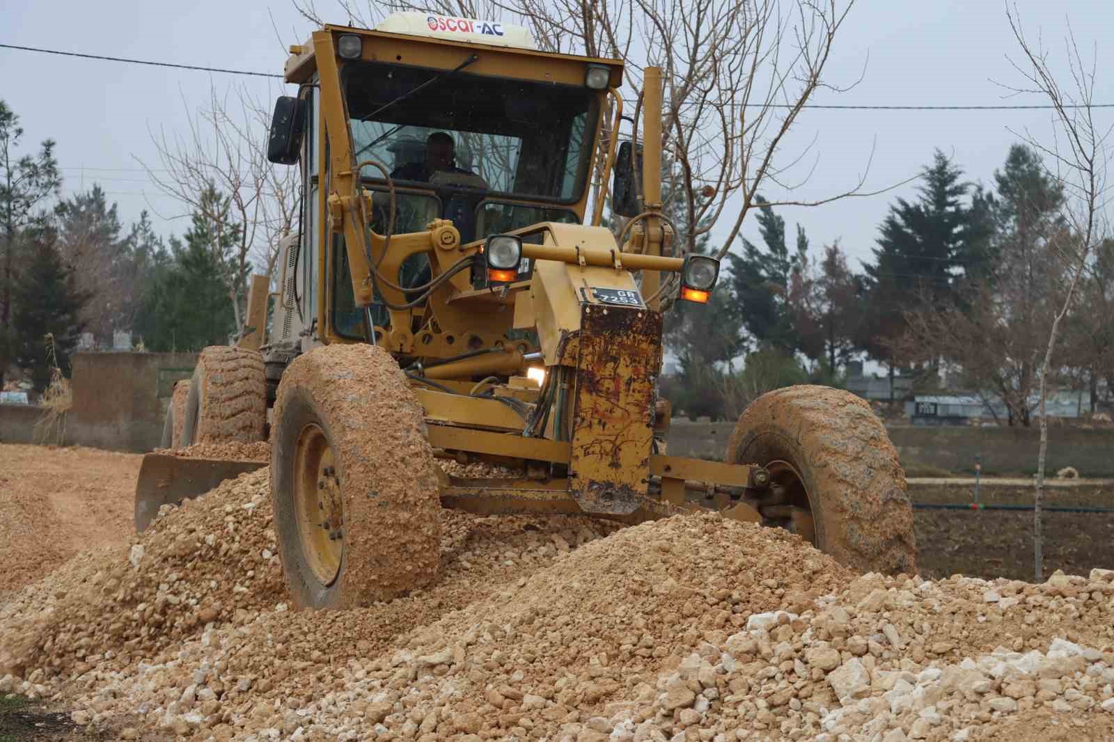 Suruç’ta mezarlık yolunda çalışmalar başladı
Suruç’ta mezarlık yolunda çalışmalar başladı
