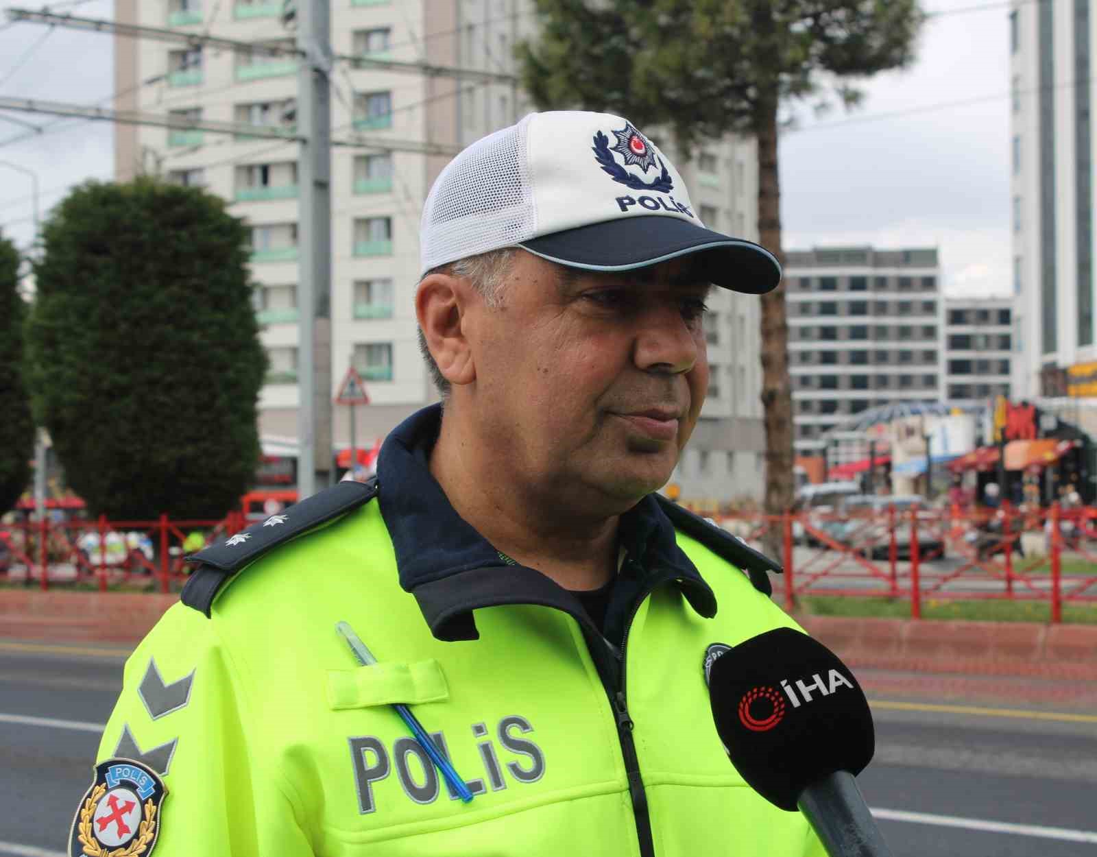 Sürücüler APP plaka ve multimedya konusunda bilgilendirildi
Sürücüler APP plaka ve multimedya konusunda bilgilendirildi