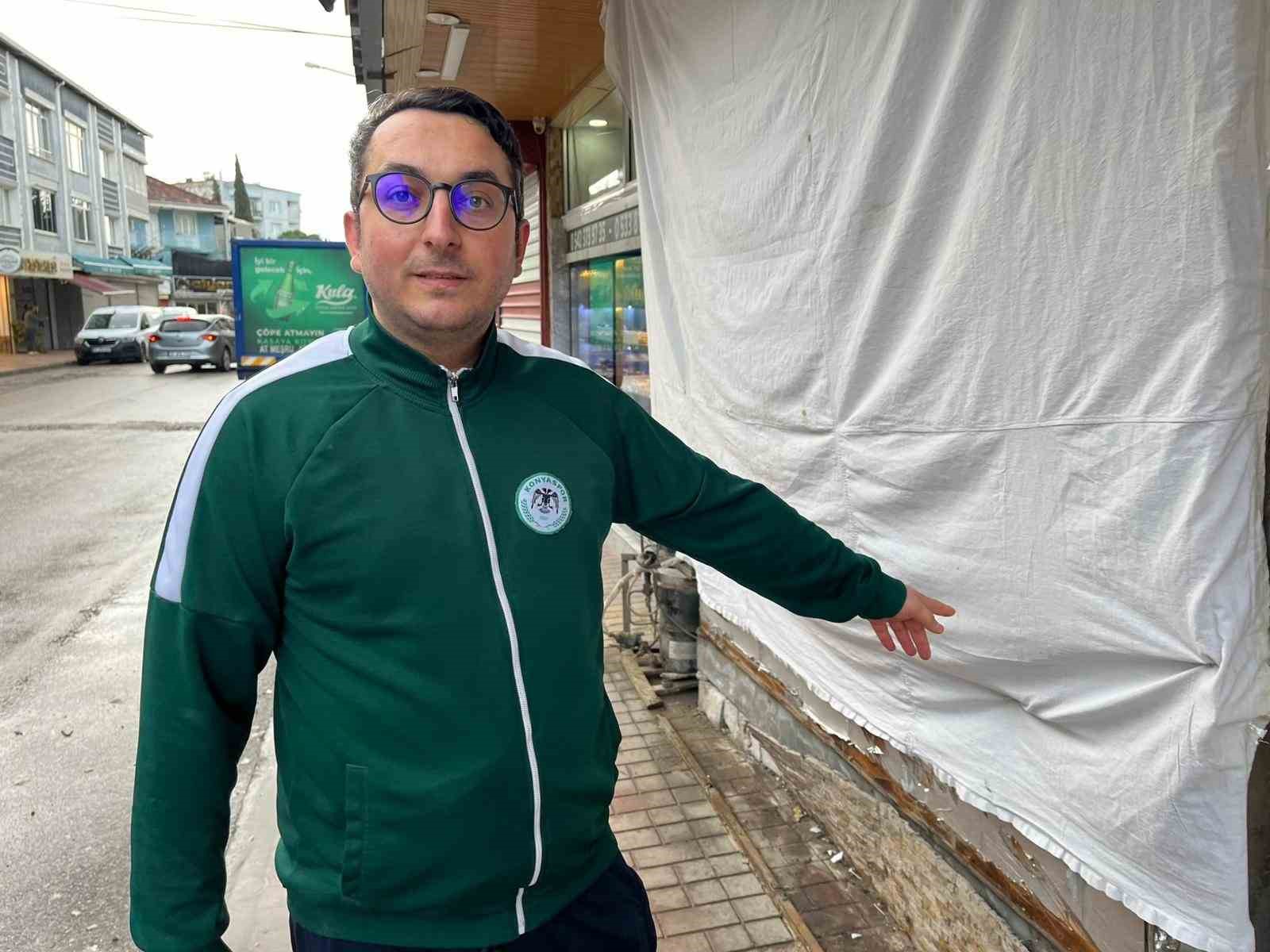 Sürücünün şekeri düştü, kontrolden çıkan araç çarşıyı birbirine kattı
