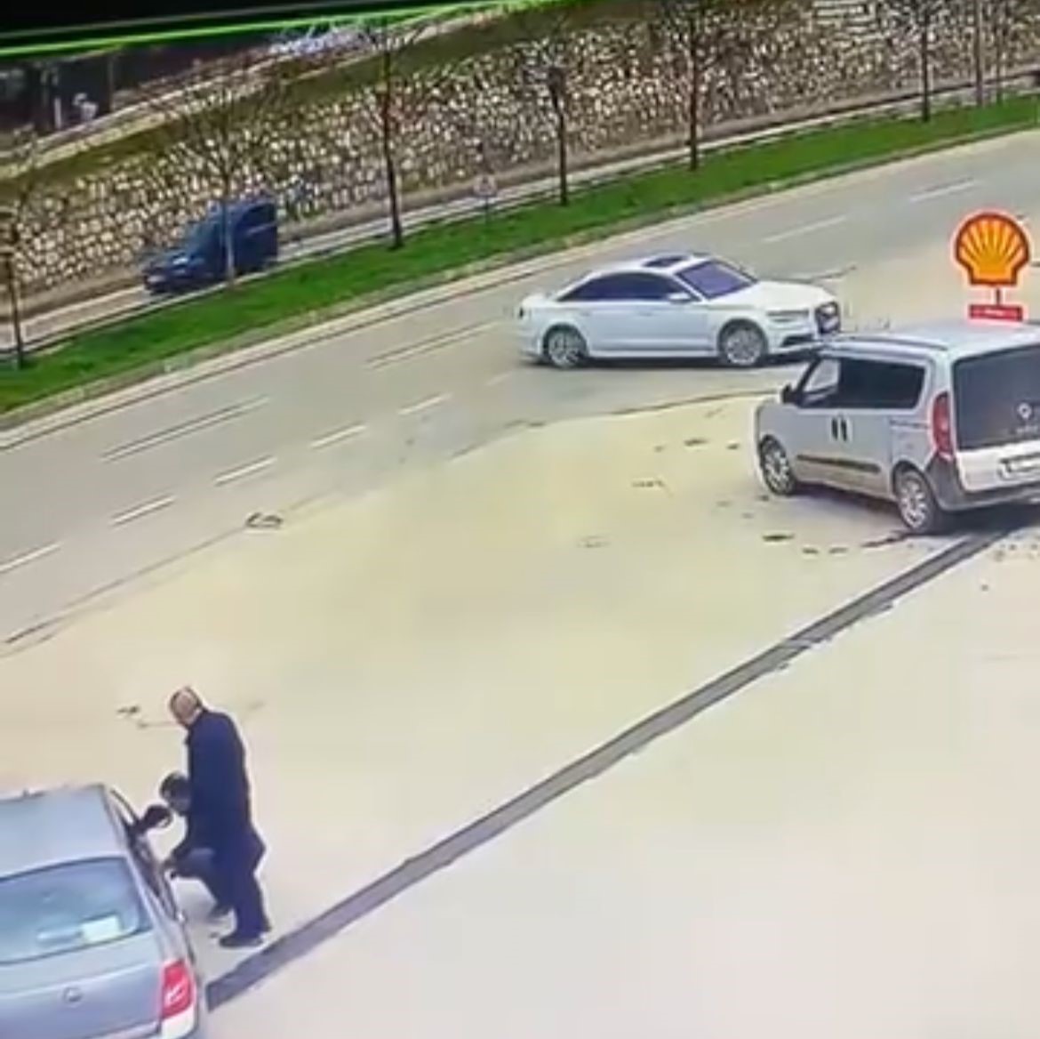 Sürücüsüz araç trafiğe çıktı, kaza böyle geldi
