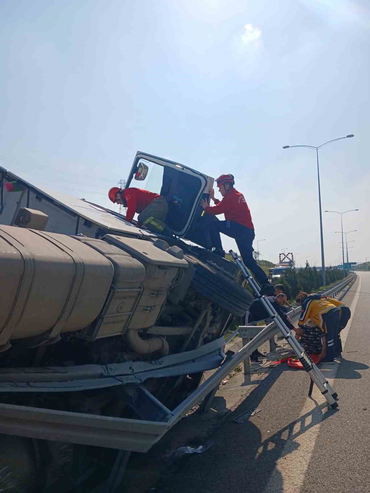 Susurluk’ta tek taraflı kazada sürücü yaralandı
