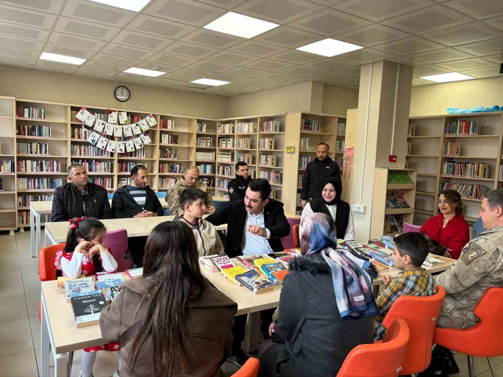 Susuz’da Kütüphane Haftası coşkusu: "İyileştiren Kütüphane" temasıyla anlamlı program
