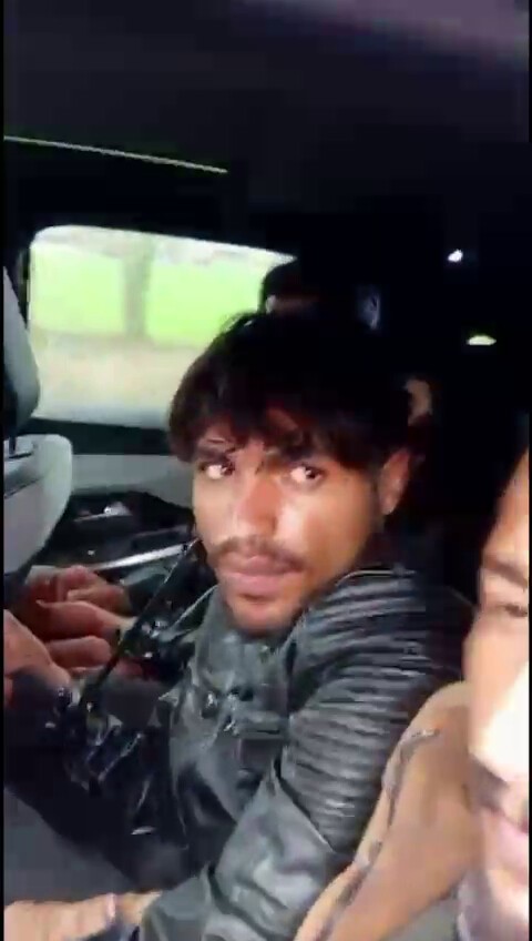 SUV tarzı aracın her köşesinden düzensiz göçmen çıktı
