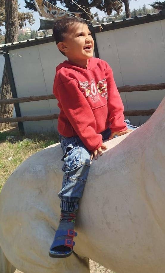 Suyla dolarak 2 kardeşe mezar olan havuz temelinin 8 aydır açık olduğunu söyleyen baba, evlatlarının acısıyla yaşıyor
Suyla dolarak 2 kardeşe mezar olan havuz temelinin 8 aydır açık olduğunu söyleyen baba, evlatlarının acısıyla yaşıyor