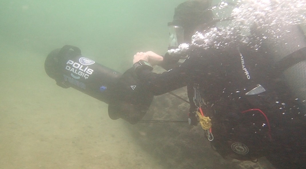 Suyun altını üstüne getiriyor, can kurtarmak için saniyelerle yarışıyorlar
