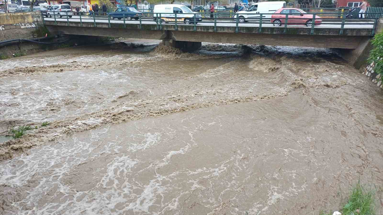 Tabakhane Deresi’nde sular yükseldi
