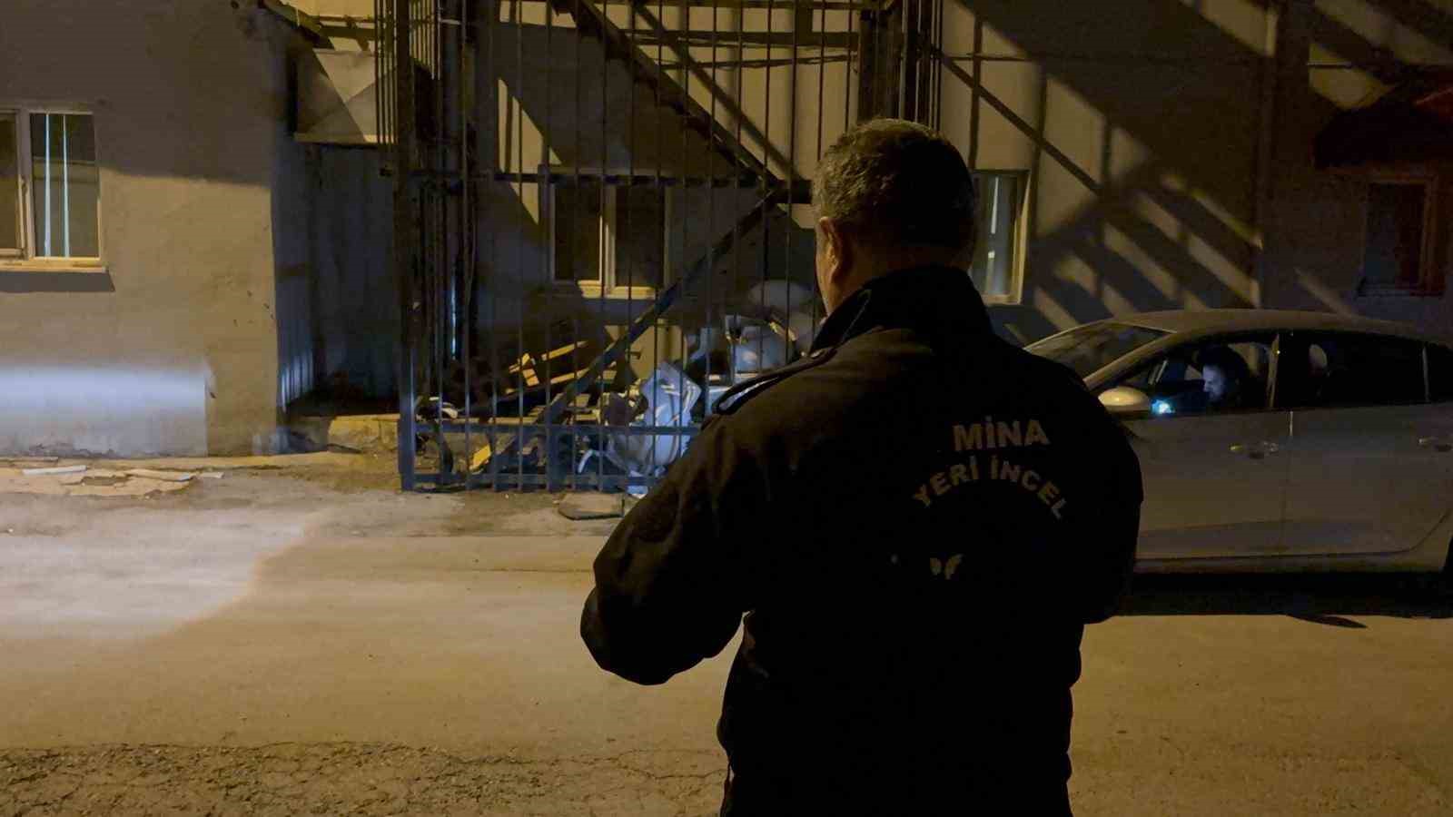 Tabancayla uğraşırken kendini vurdu, silahı yangın merdivenine sakladı
