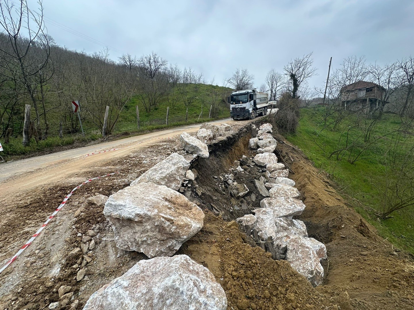 Tahirli-Kalkın grup yolunda heyelan çalışmaları tamamlandı
