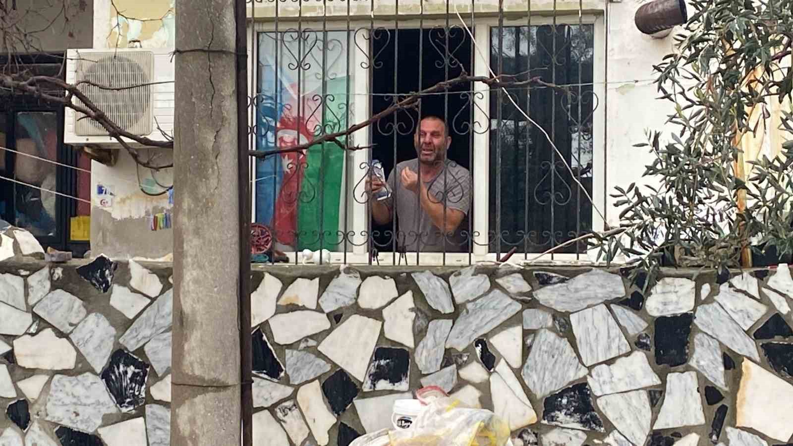 Tahliye esnasında kiracının ’binayı yakarım’ iddiası ekipleri harekete geçirdi
Tahliye esnasında kiracının ’binayı yakarım’ iddiası ekipleri harekete geçirdi