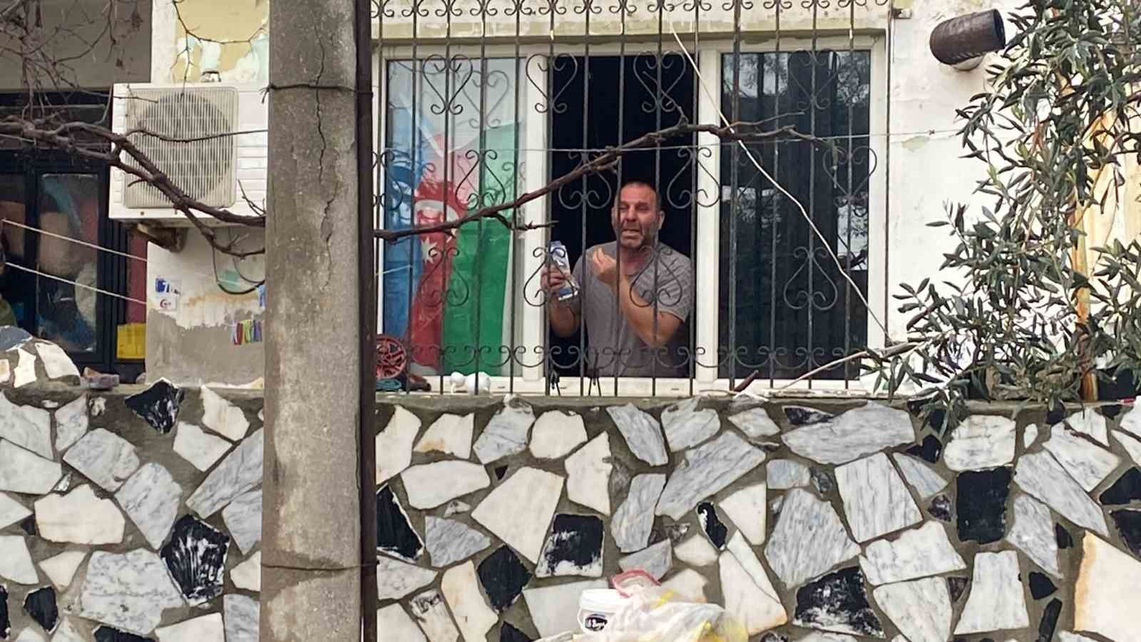 Tahliye esnasında kiracının ’binayı yakarım’ iddiası ekipleri harekete geçirdi
Tahliye esnasında kiracının ’binayı yakarım’ iddiası ekipleri harekete geçirdi