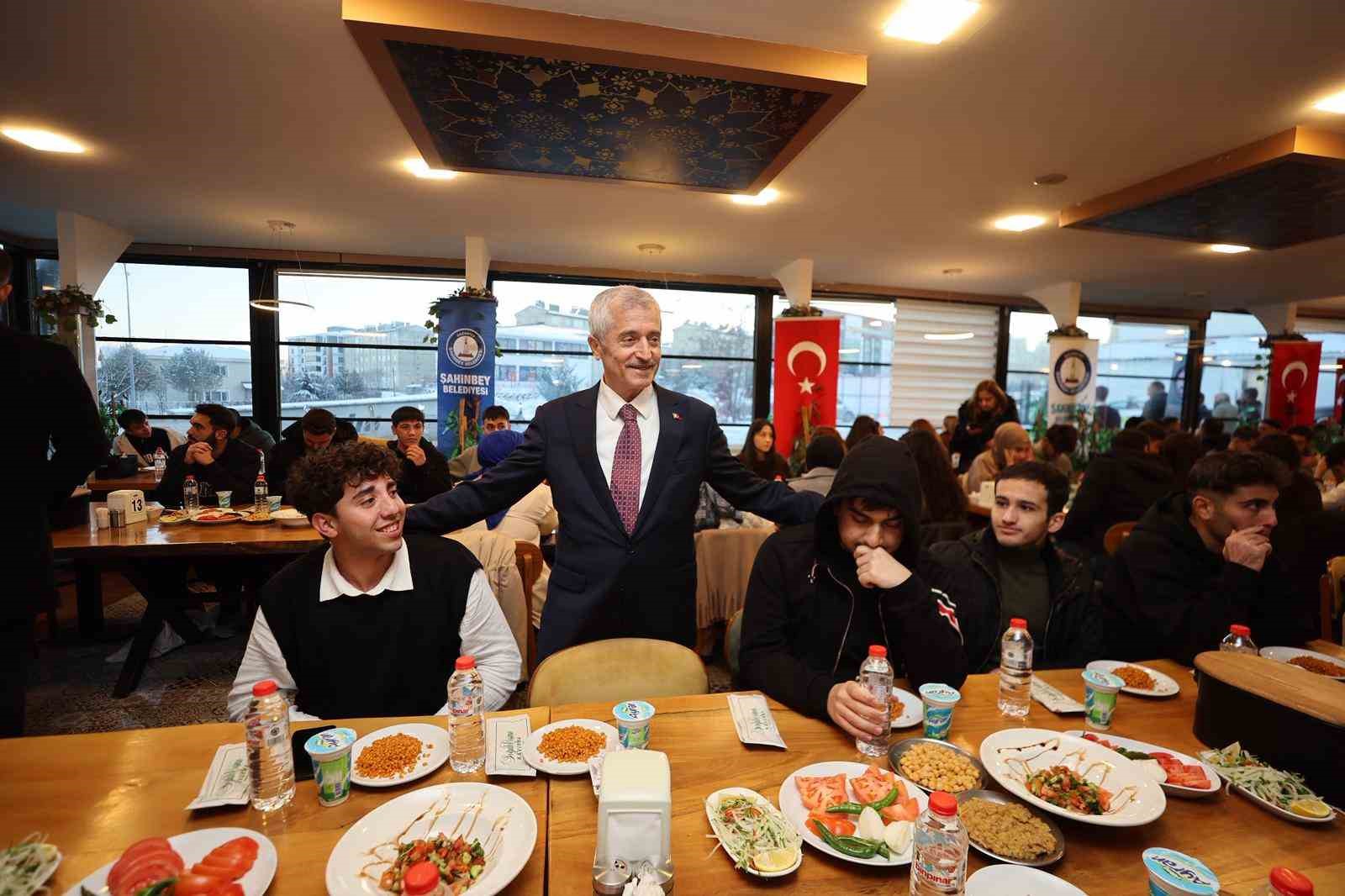 Tahmazoğlu Şahinbeyli öğrencilerle Bingöl ve Erzurum’da buluştu
