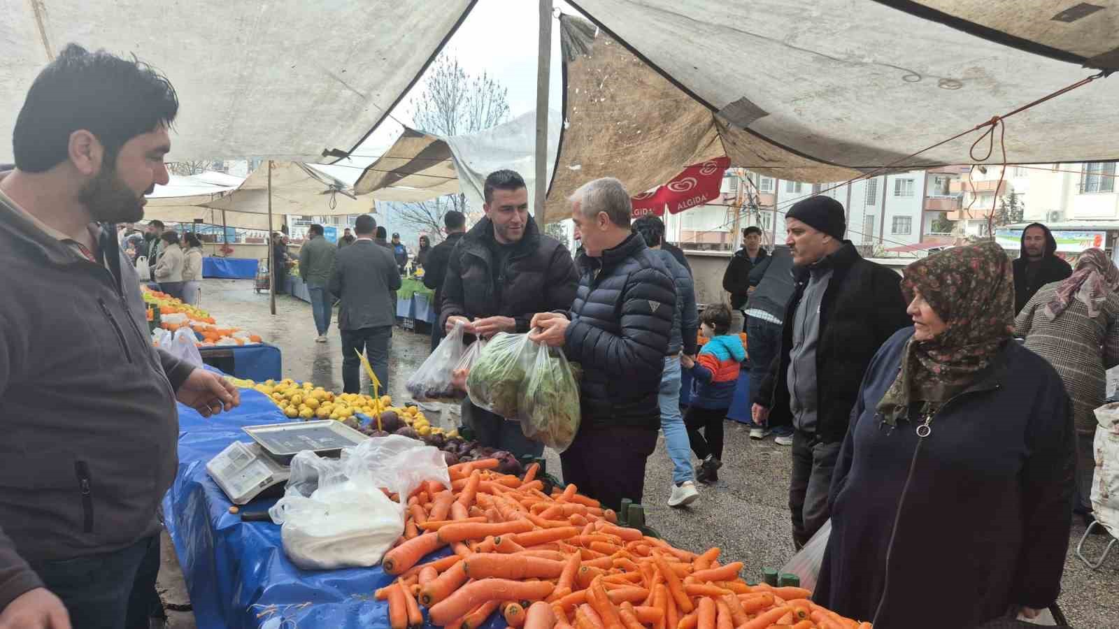 Tahmazoğlu, semt pazarı esnafını ziyaret etti
