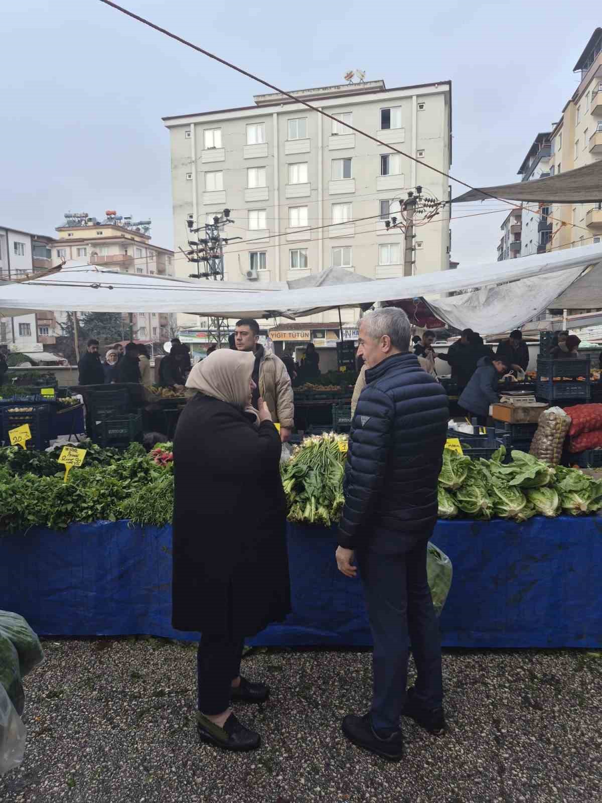 Tahmazoğlu, semt pazarı esnafını ziyaret etti
