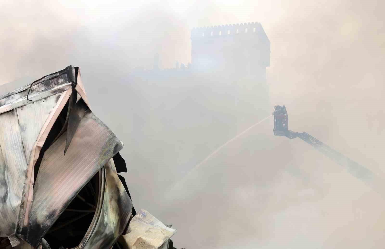 Tahran’da kapalı semt pazarında korkutan yangın
