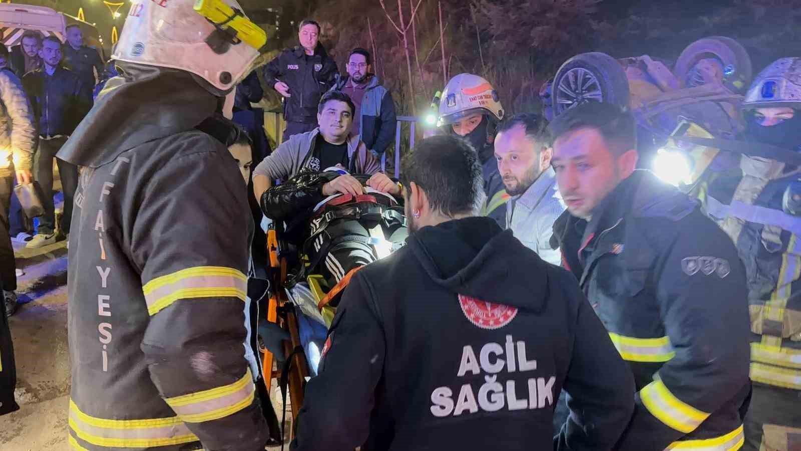 Takla atan otomobilde 2 kişi yaralandı, diğer sürücü kaçtı
