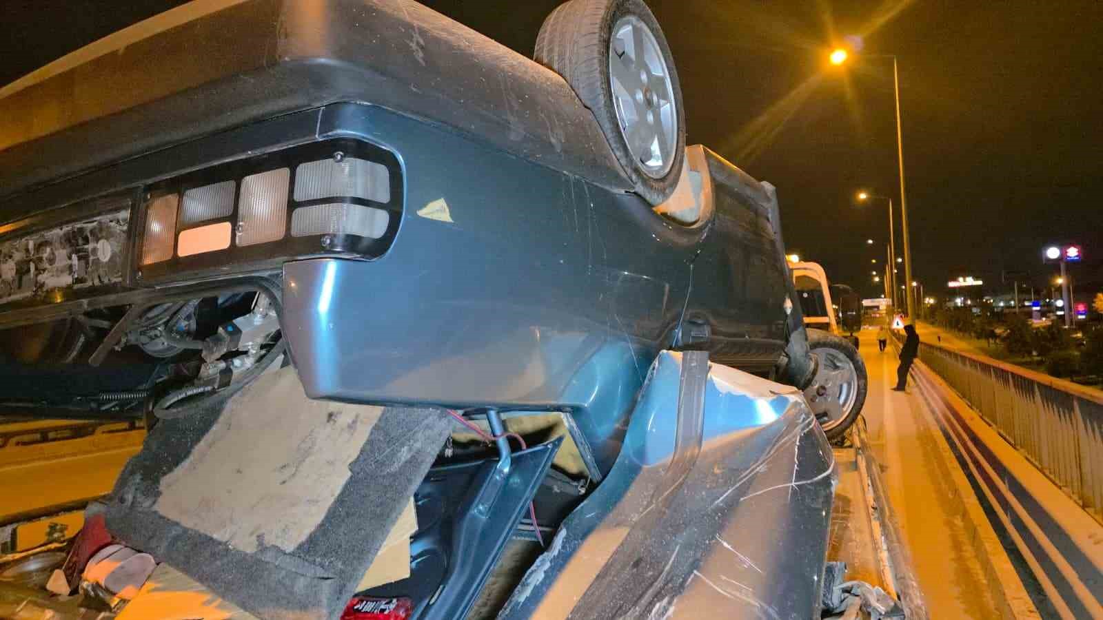 Takla atan otomobilden burunları bile kanamadan çıktılar
