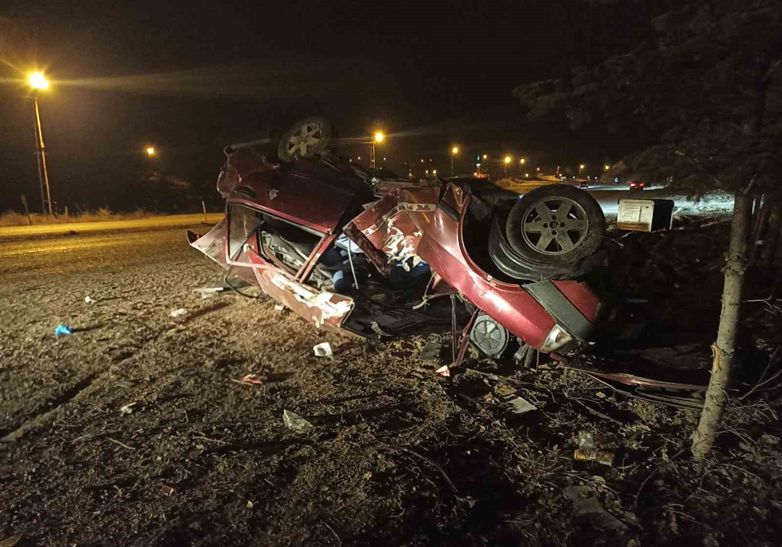 Takla atıp hurdaya dönen aracın sürücüsü hastanede hayatını kaybetti
