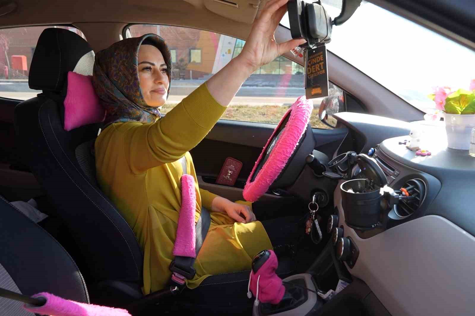 "Taksici abla" kadın yolcular için direksiyon başında
