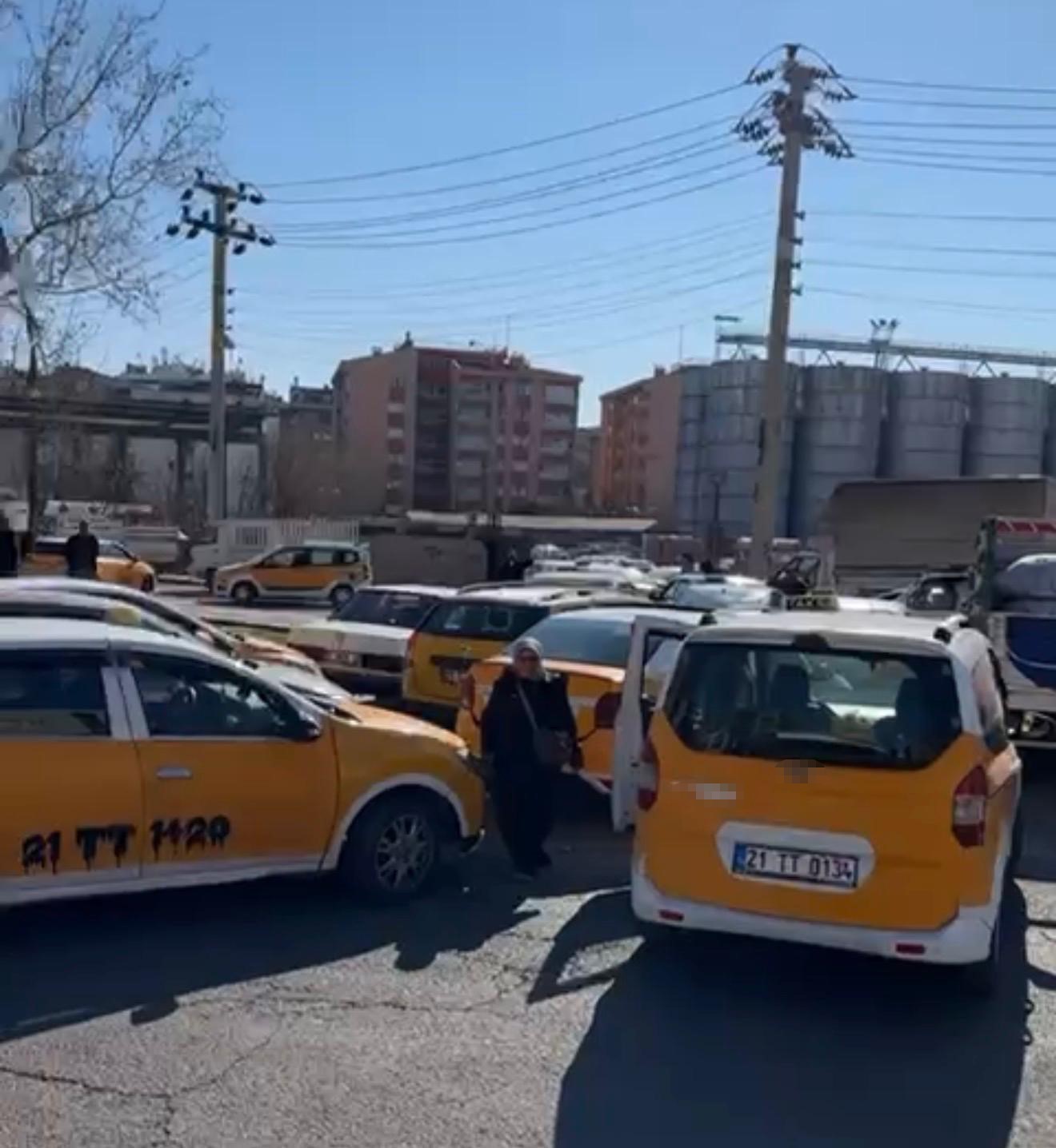 Taksicilerin güncellenen zam kuyruğu
