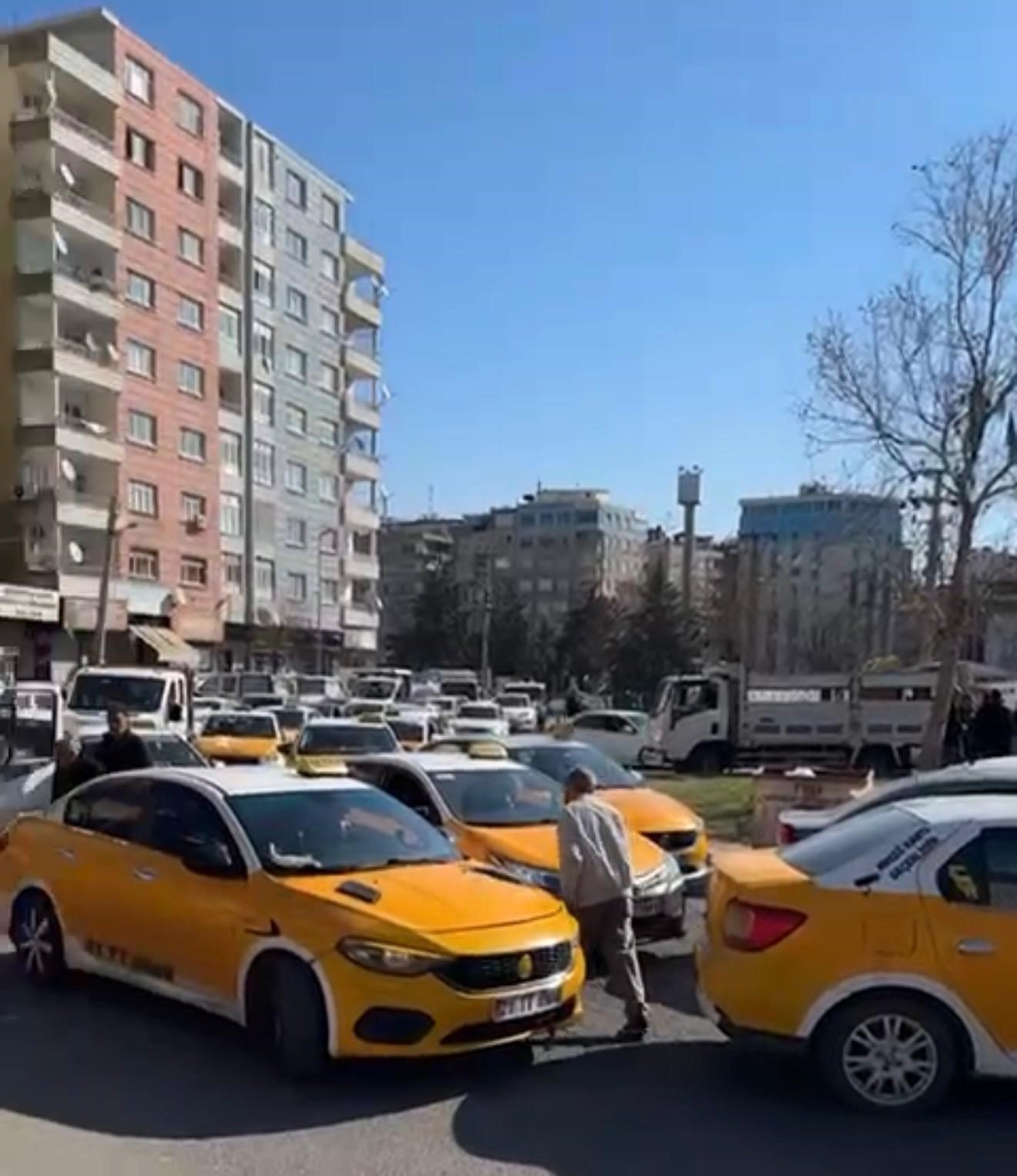 Taksicilerin güncellenen zam kuyruğu
