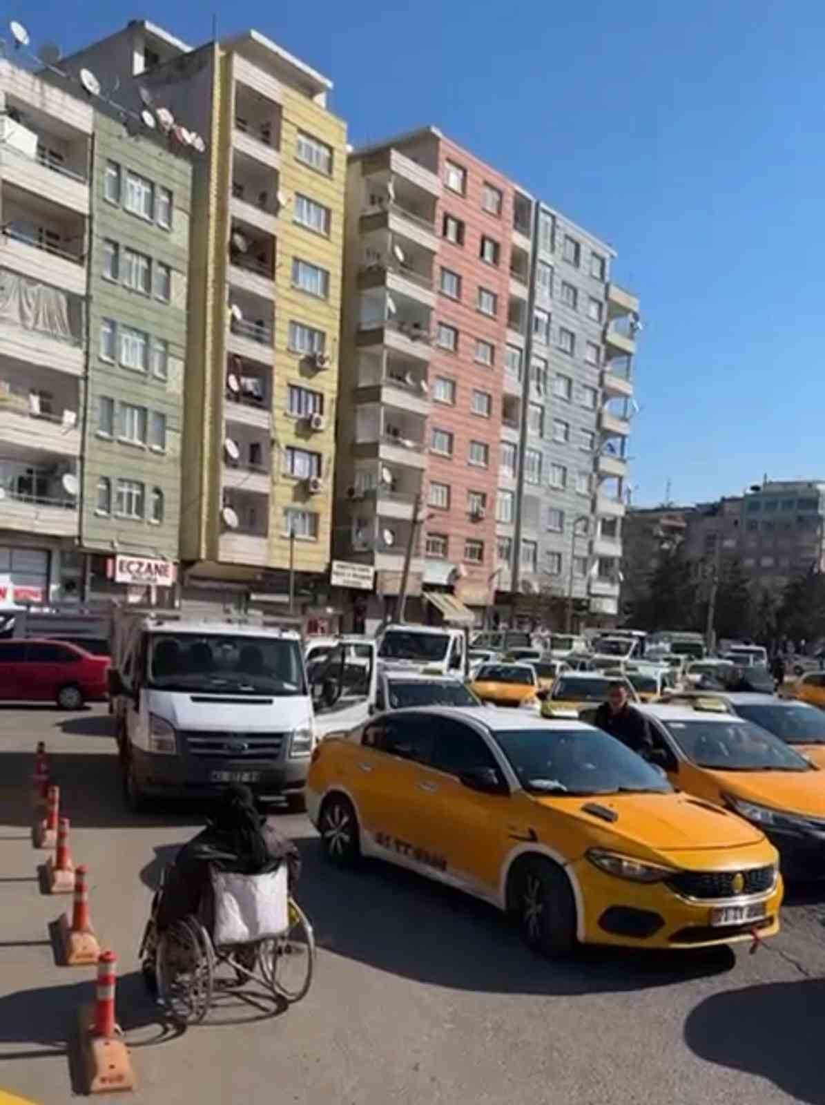 Taksicilerin güncellenen zam kuyruğu
