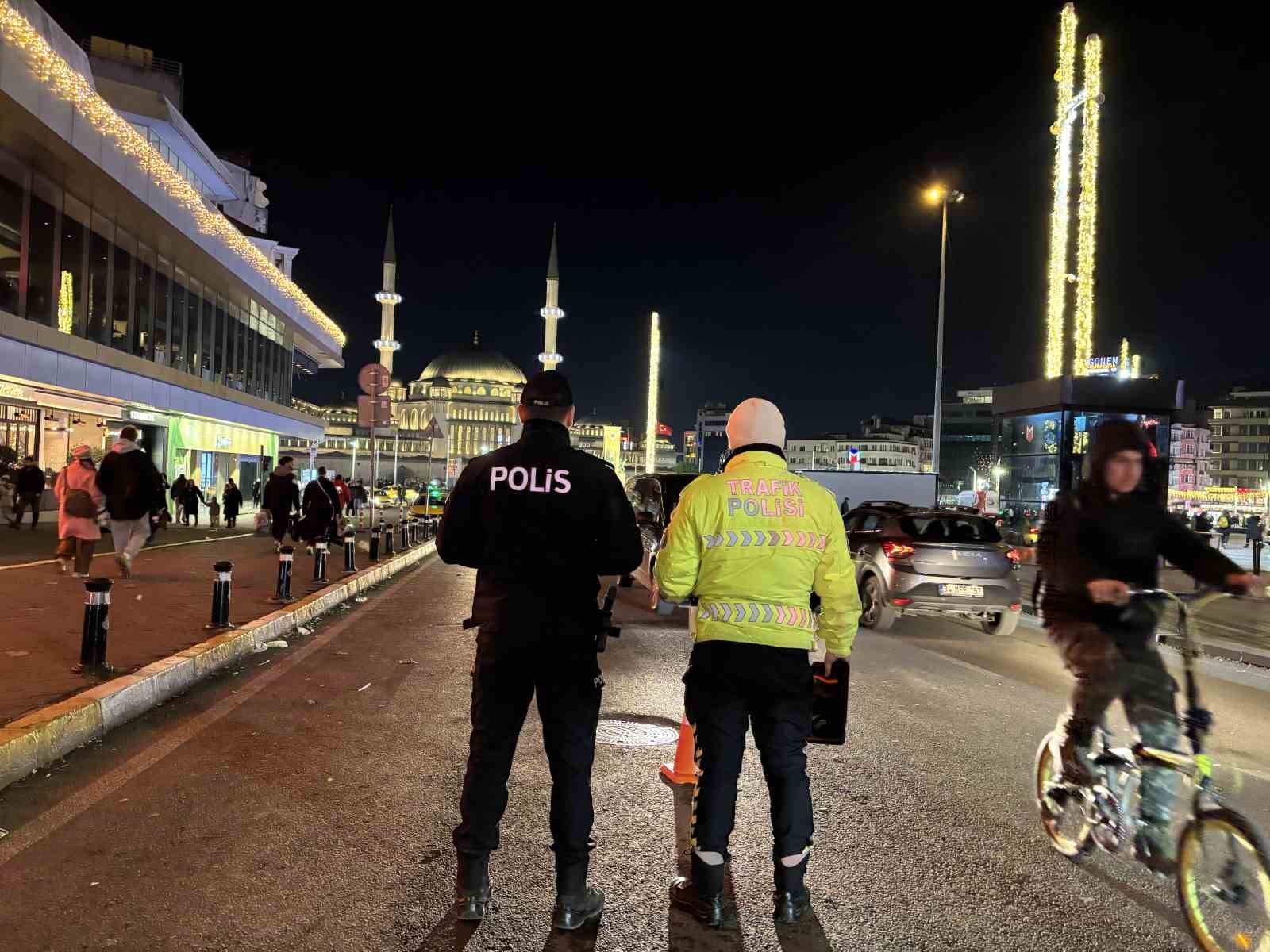 Taksim’de ‘Huzur İstanbul’ uygulaması
Taksim’de ‘Huzur İstanbul’ uygulaması