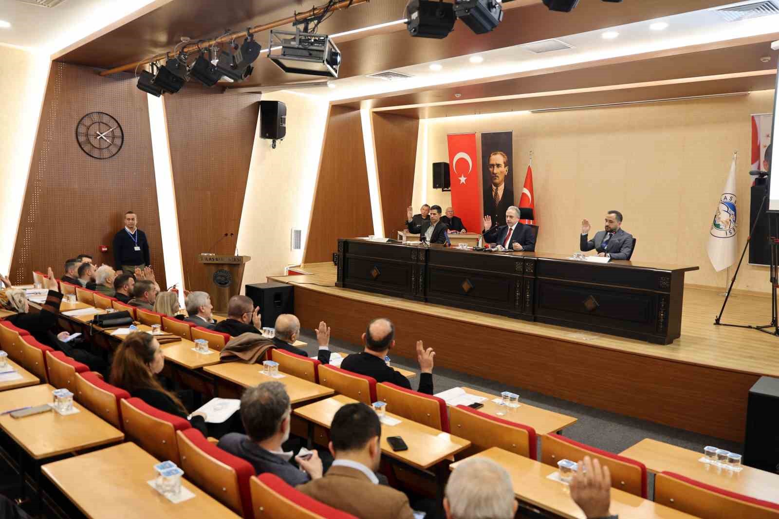 Talas Belediyesi’nde 2026 yılına yönelik kararlar oylandı, komisyonlar belirlendi
Talas Belediyesi’nde 2026 yılına yönelik kararlar oylandı, komisyonlar belirlendi