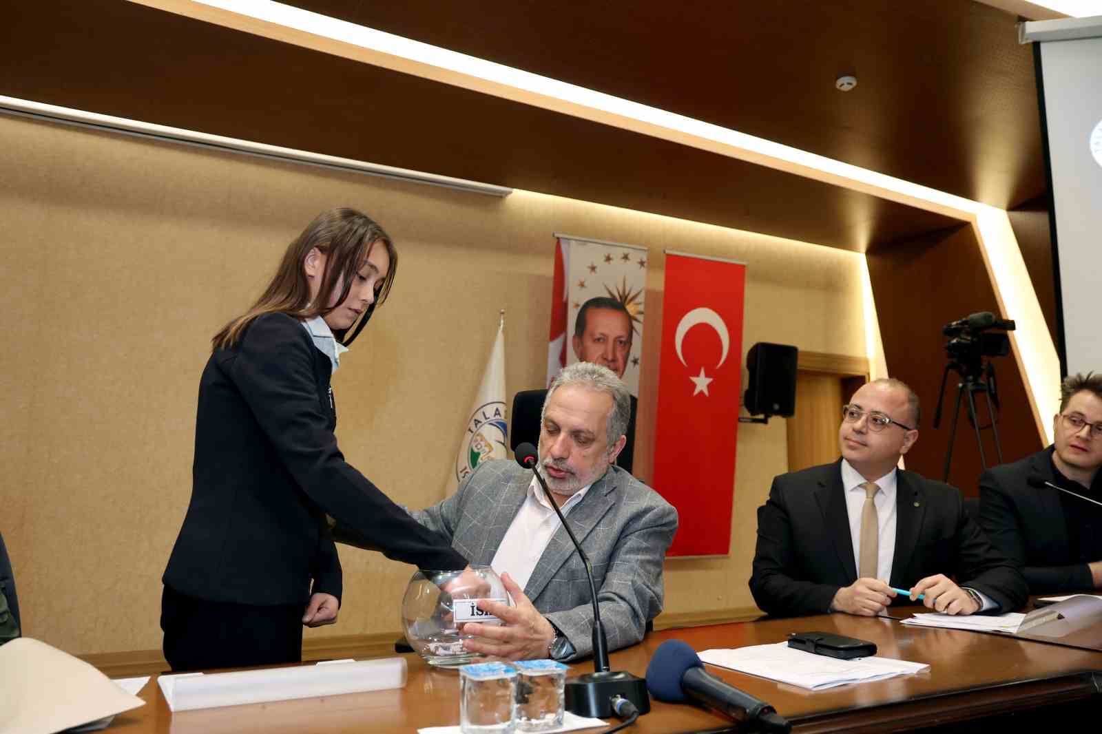 Talas Menekşe Siteleri’nde kura heyecanı
