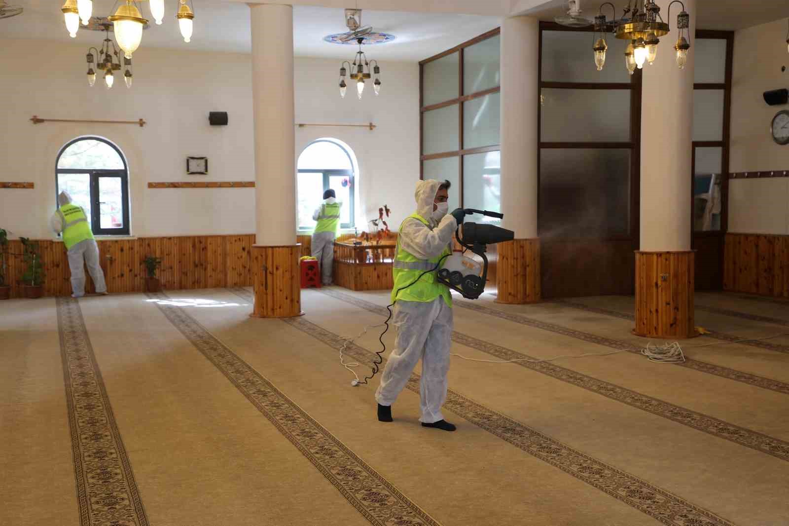 Talas’ın camilerinde Ramazan’a özel temizlik
