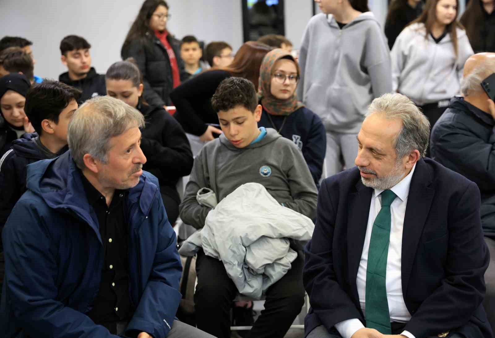 Talas’ta ‘Alev Alatlı Okumaları’ ile düşünceye yolculuk
Talas’ta ‘Alev Alatlı Okumaları’ ile düşünceye yolculuk