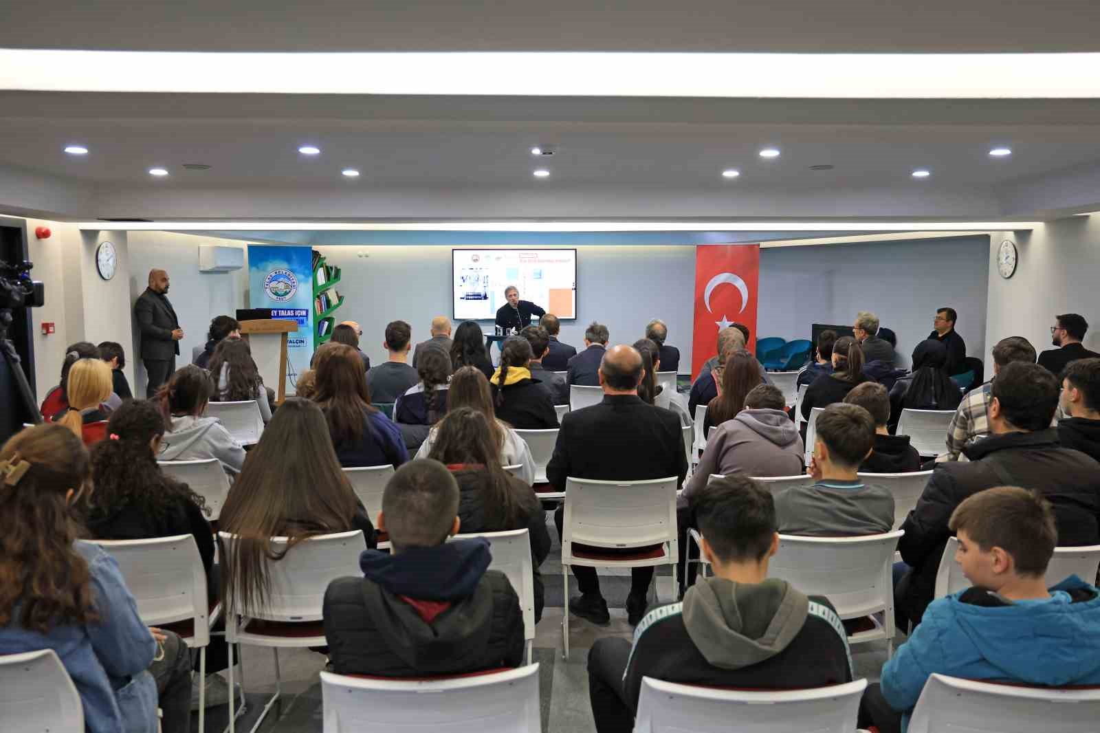 Talas’ta ‘Alev Alatlı Okumaları’ ile düşünceye yolculuk
Talas’ta ‘Alev Alatlı Okumaları’ ile düşünceye yolculuk