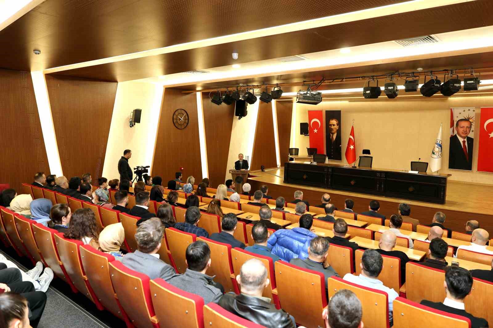 Talas’ta bayram coşkusu: Başkan Yalçın personelle kucaklaştı
