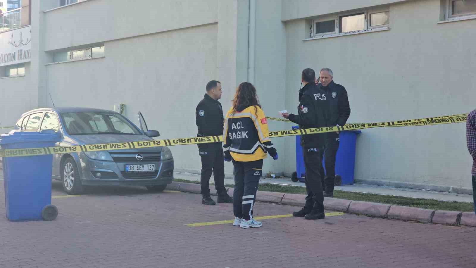 Talas’ta bir kişi aracında ölü bulundu
