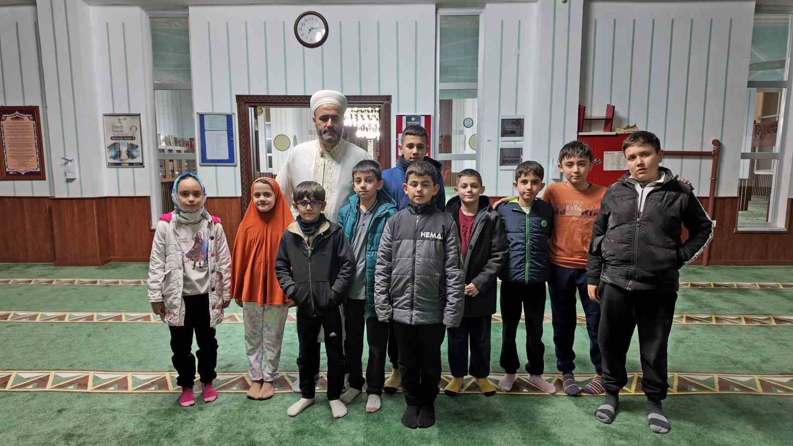 Talas’ta camiler çocukların neşesiyle şenleniyor
