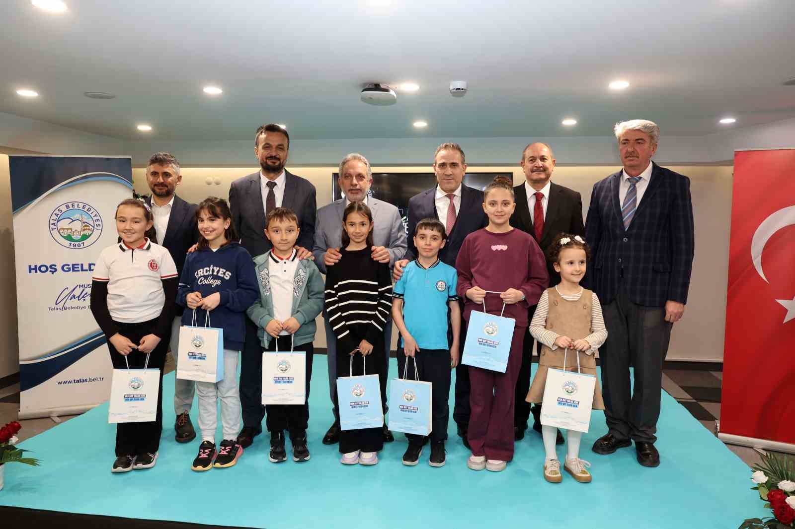 Talas’ta kitap kurtları ödüllendirildi
