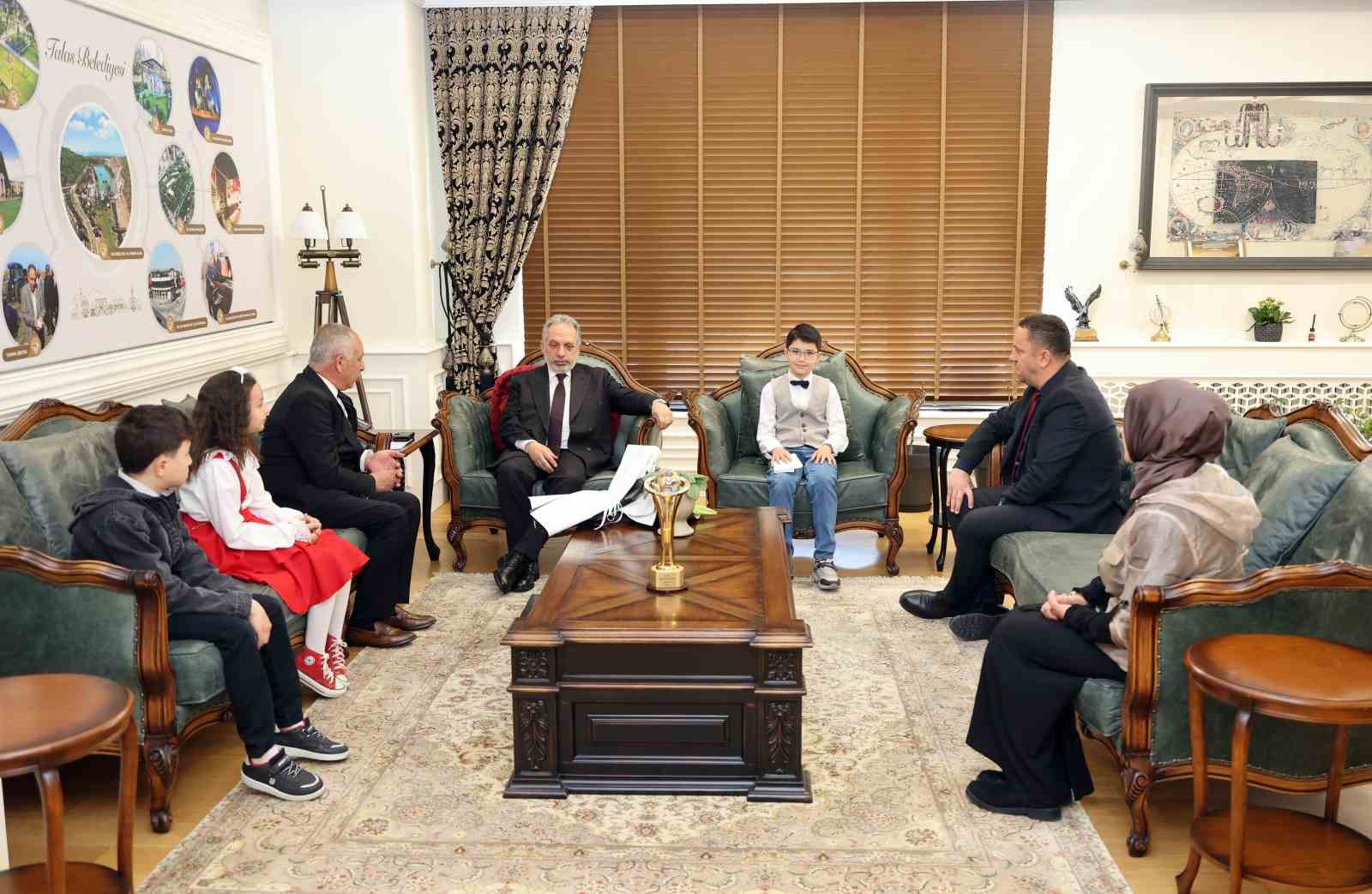 Talas’ta küçük başkan büyük mesajlar verdi
